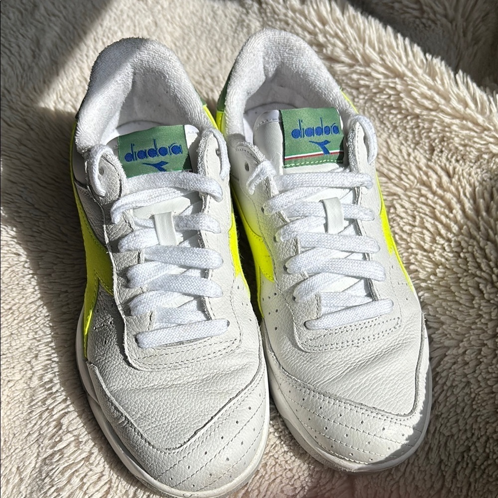 Diadora White and Yellow Sneakers Classic Athletic Design men’s 7.5 woman’s 9
